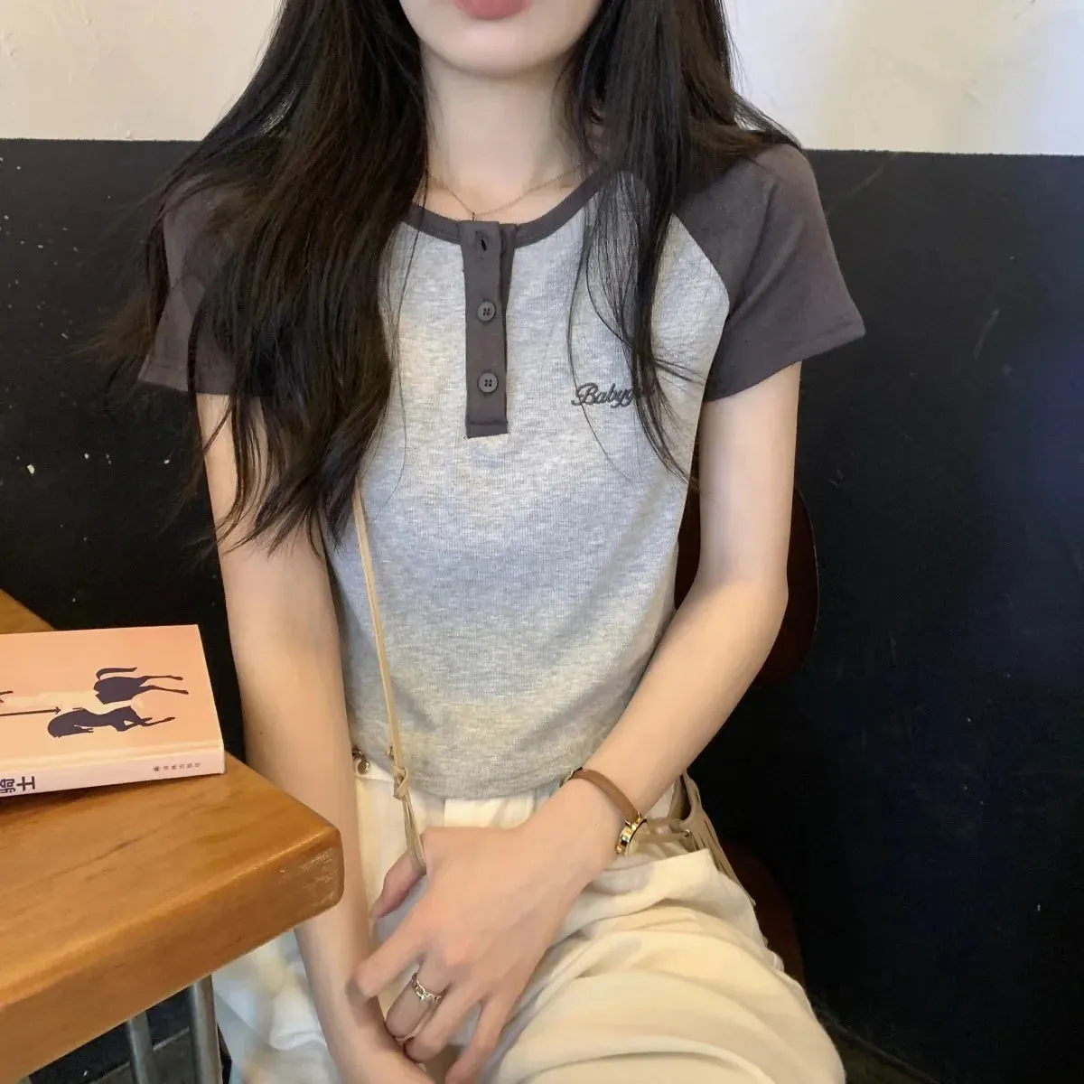 Korean Style Spell Color Letter Embroidery Women T-shirts Chic Buttons Short Sleeve Fashion Female T-shirts Office Ladies